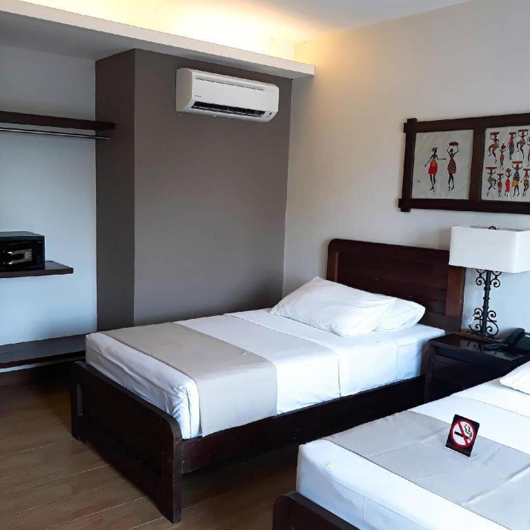 Casa Rubin Hotel Dumaguete City Exterior photo