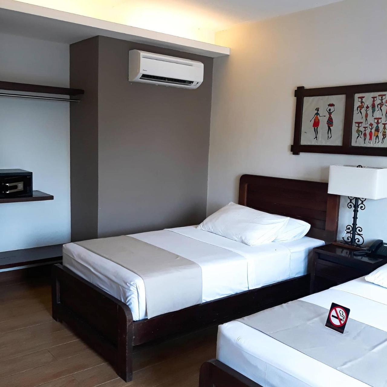 Casa Rubin Hotel Dumaguete City Exterior photo